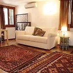 דירה Luxury House Canal View, Terrace ונציה