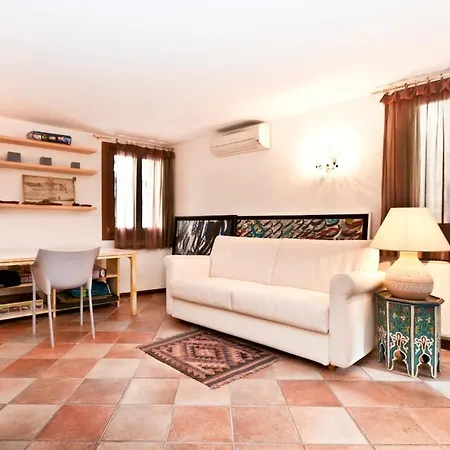 Luxury House Canal View, Terrace Venedik