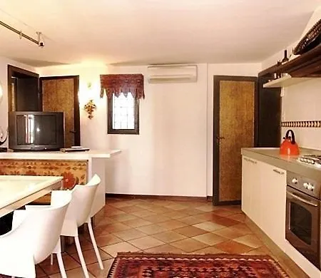 Luxury House Canal View, Terrace Daire Venedik
