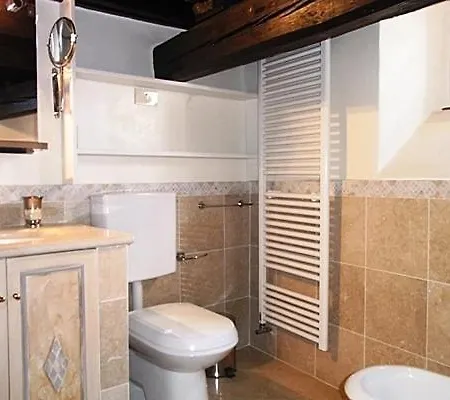 Luxury House Canal View, Terrace Daire Venedik